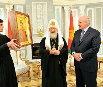 Православная церковь в Беларуси: вне политики, но в политическом контексте