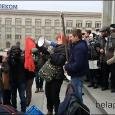 Участники митинга ИП «одели» чиновников в просроченные вещи 